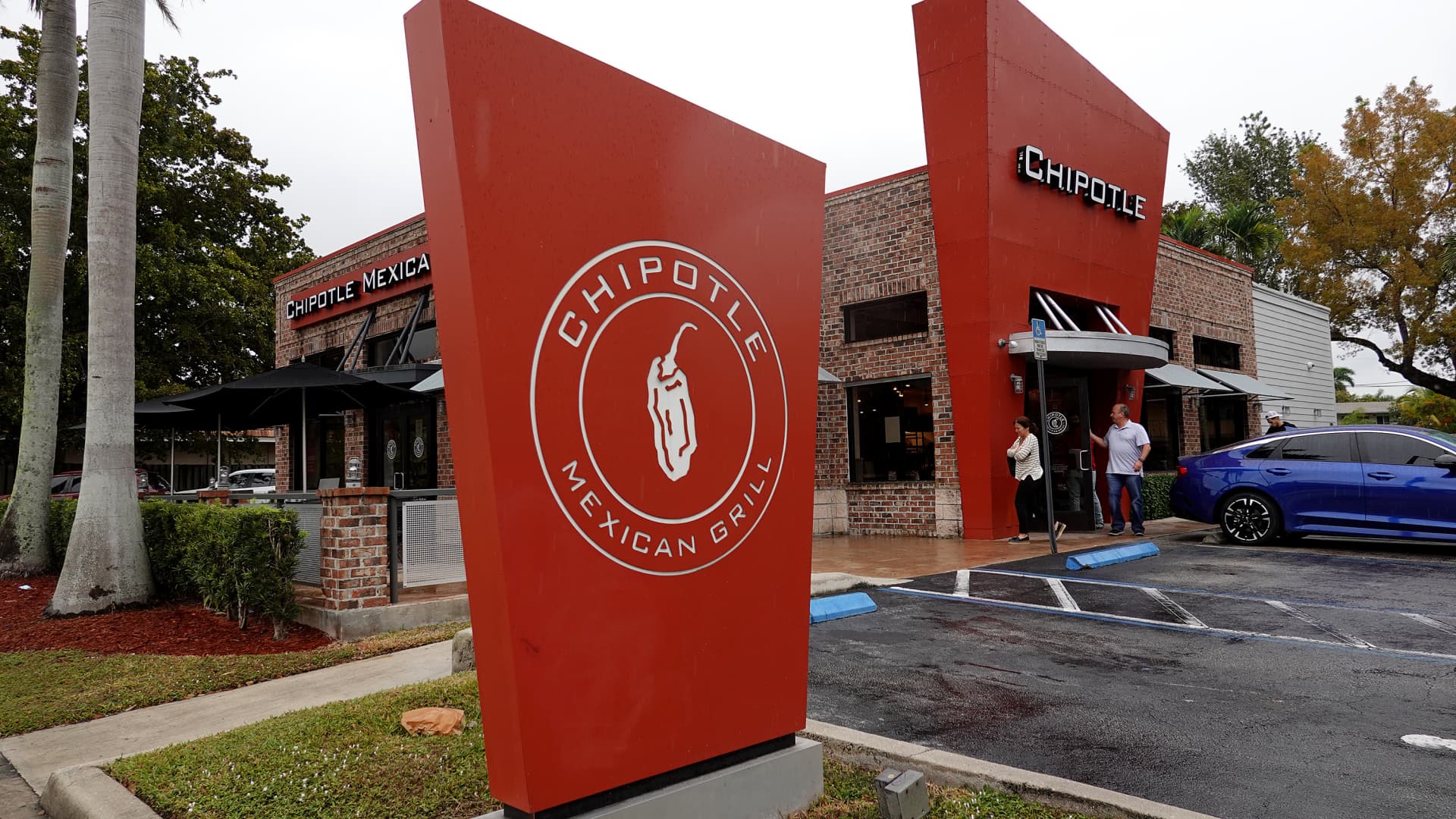 Chipotle Mexican Grill misses expectations for earnings, revenue and same-store sales