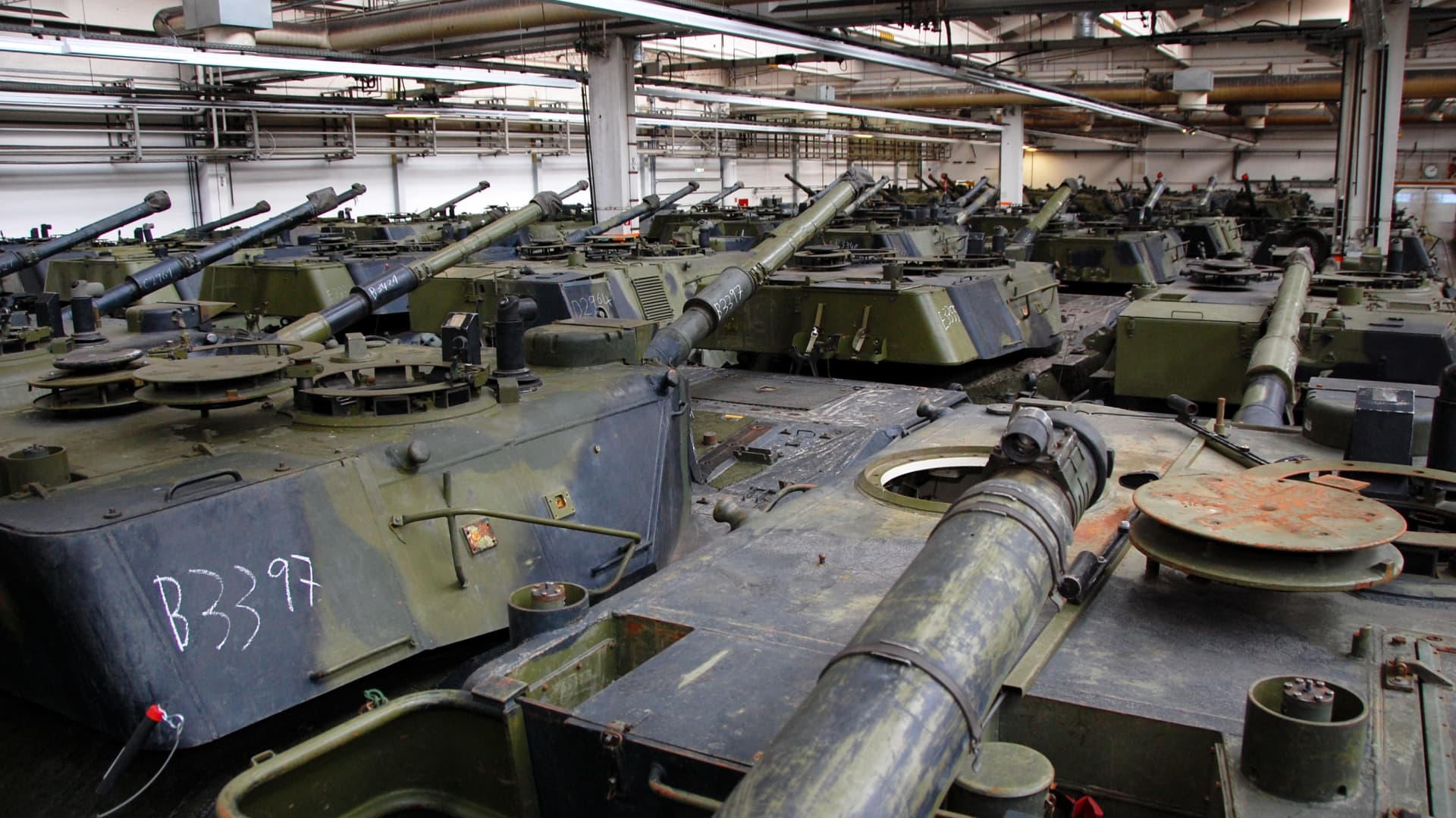 Leopard 1 A5 tanks from Danish stocks in a production hall where the Danfoss company had its storage and production facilities.