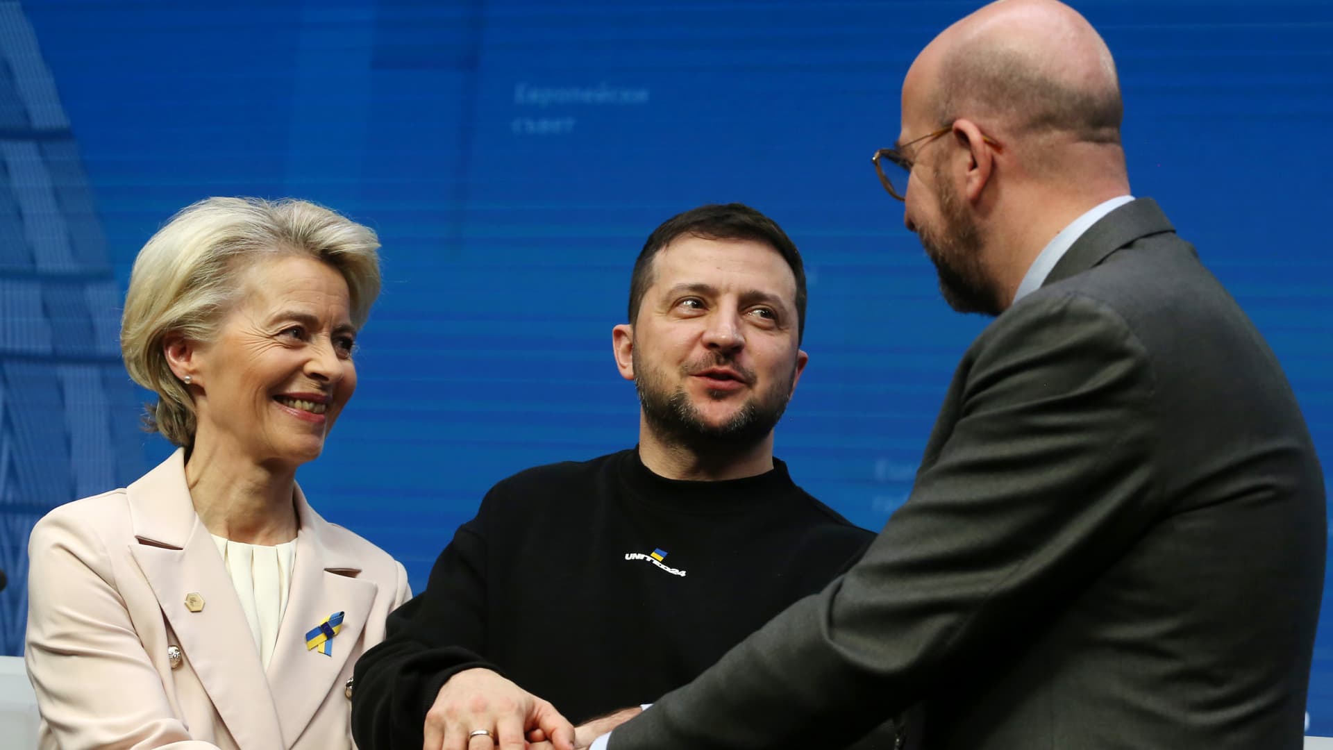 Ursula von der Leyen, president of the European Commission, left, Volodymyr Zelenskiy, Ukraine's president, center, and Charles Michel, president of the European Council, at the end of a news conference following an extraordinary European Union leaders summit at the European Council headquarters in Brussels, Belgium, on Thursday, Feb. 9, 2023.