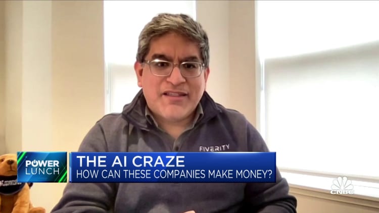 AI pitches are flooding into the venture capital space, says Mendoza Ventures' Adrian Mendoza