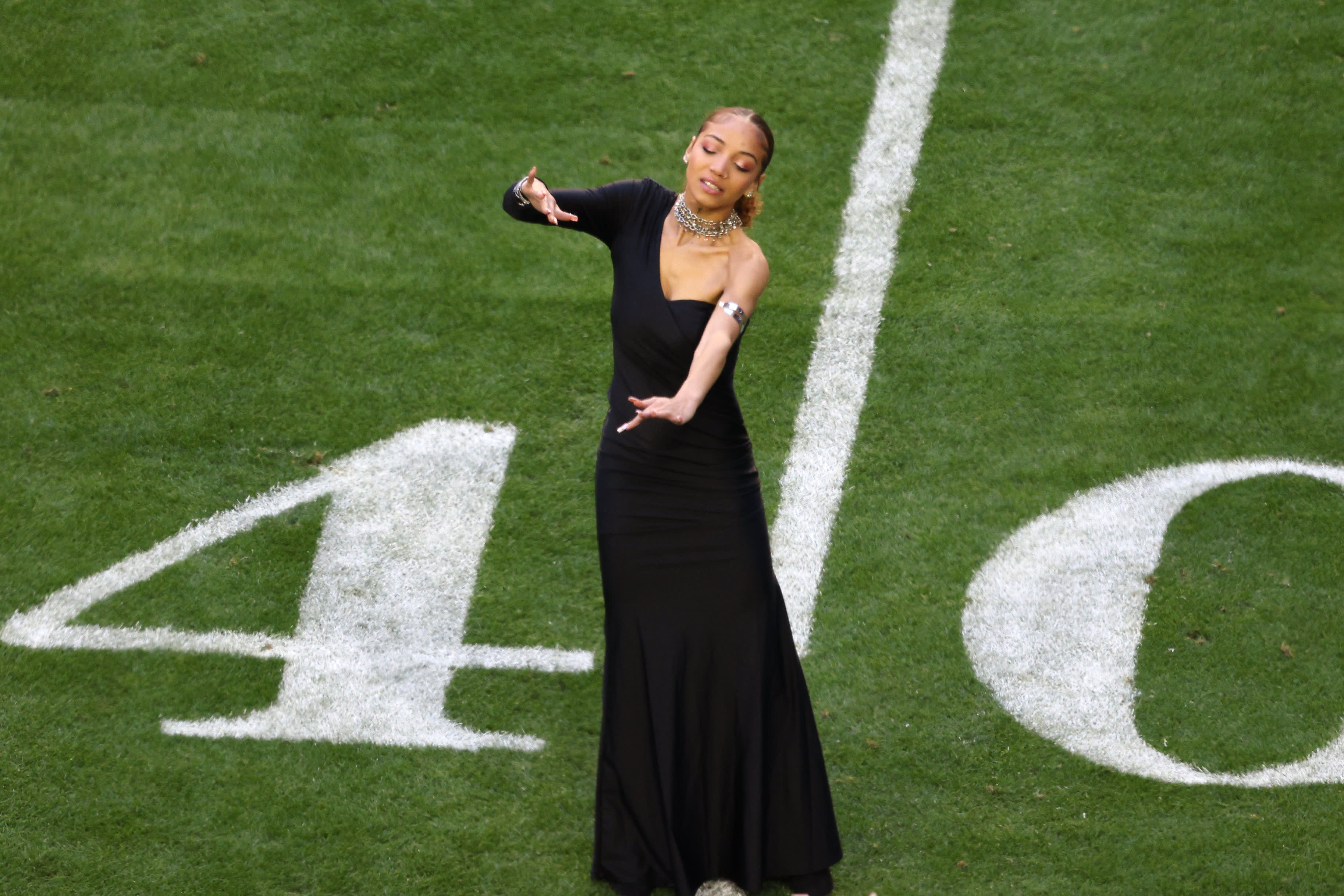 Meet Justina Miles, Rihannas Super Bowl halftime show ASL performer