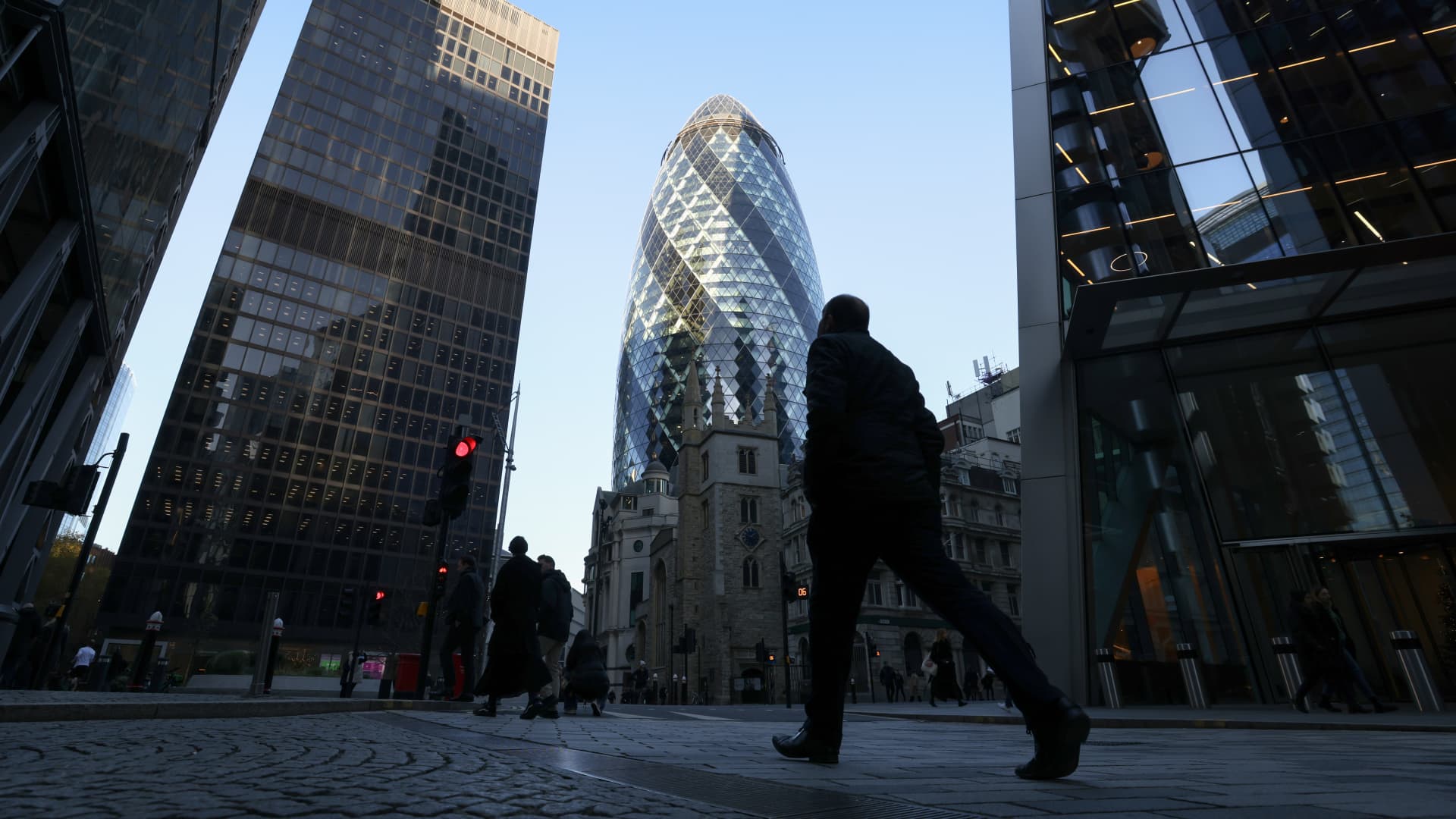 UK inflation fell below 10% for the first time since August
