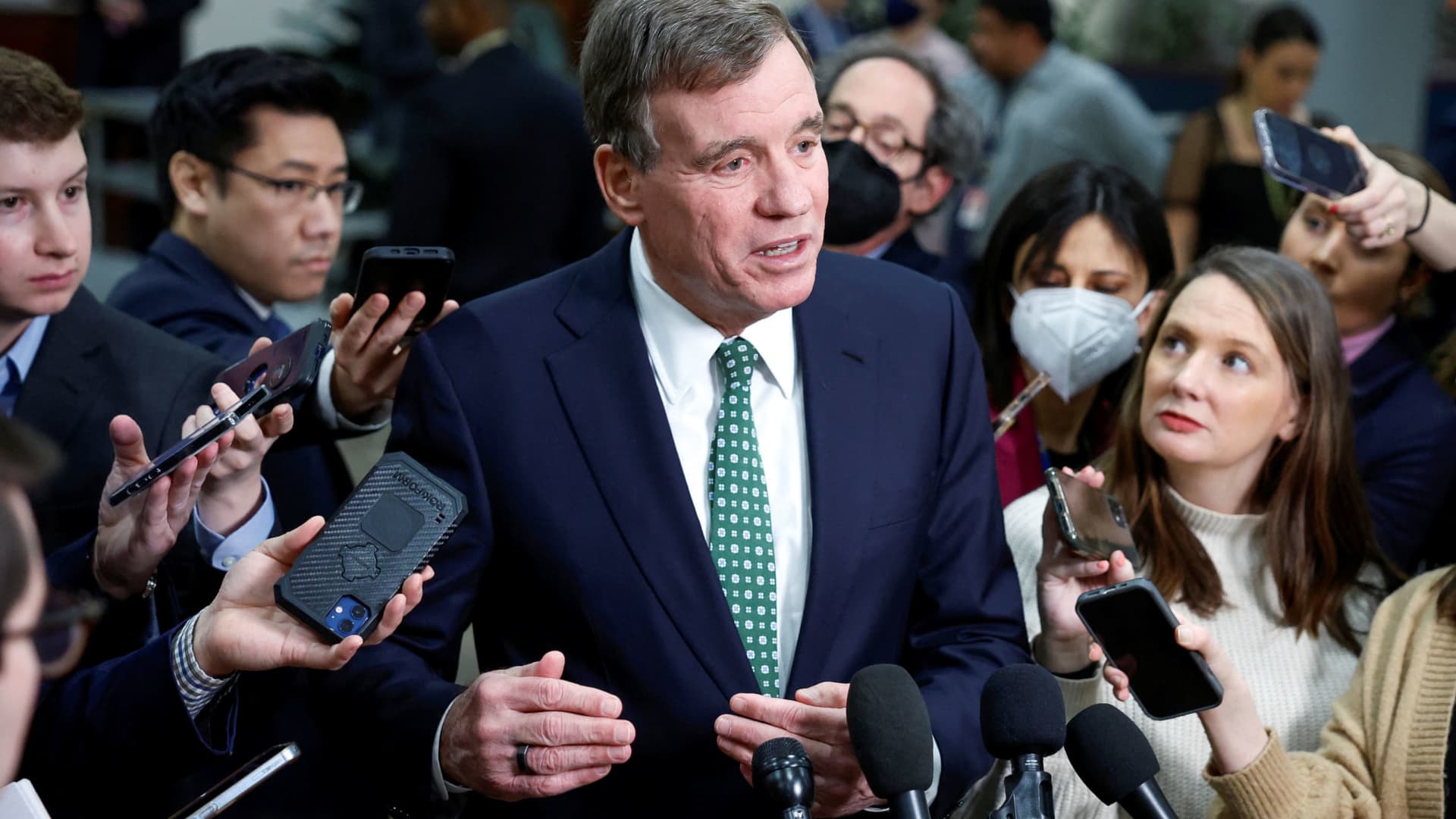 Photo of New bill will give the Commerce secretary the power to ban TikTok, Sen. Warner says