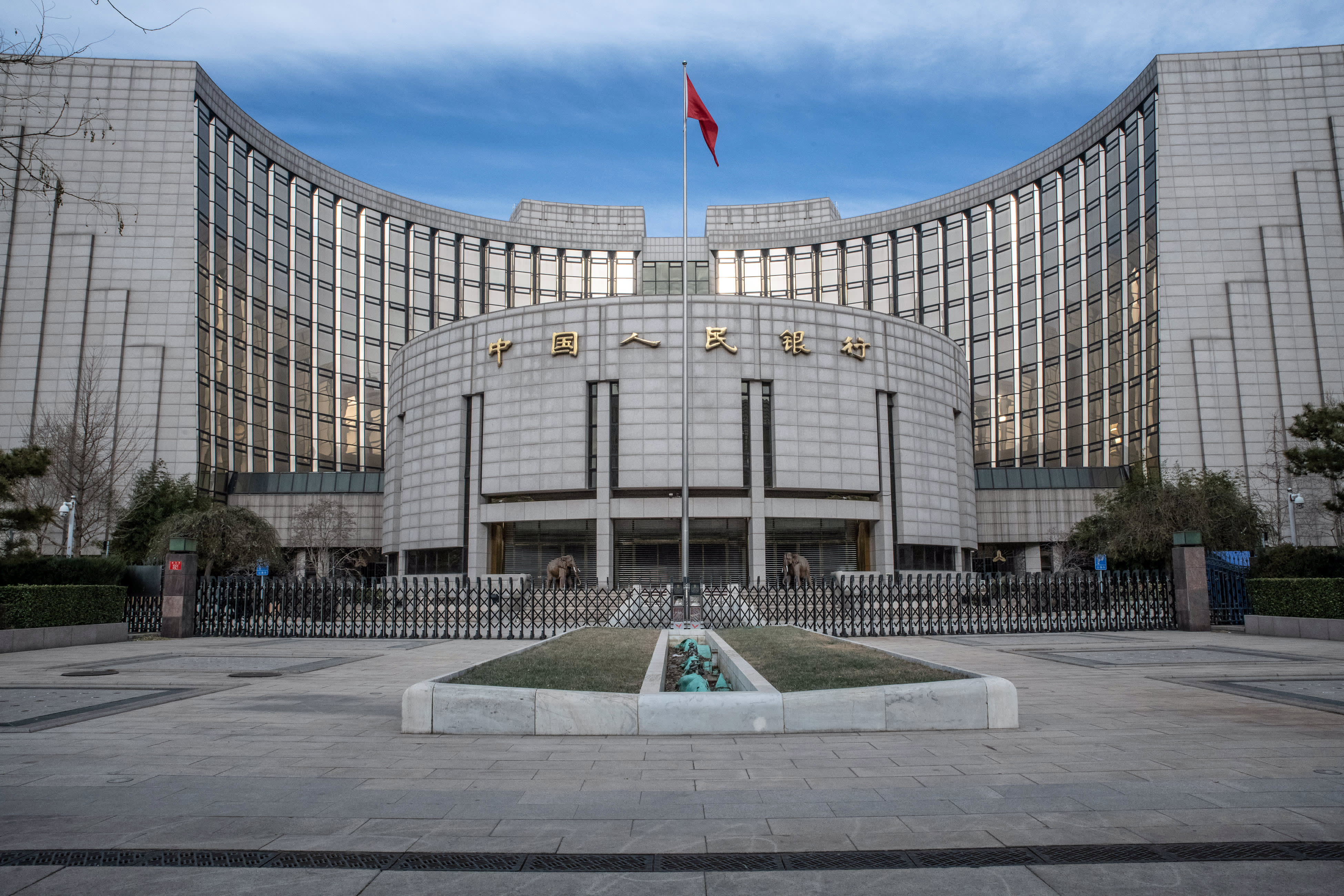 O banco central da China corta sua principal taxa de juros de curto prazo pela primeira vez desde agosto