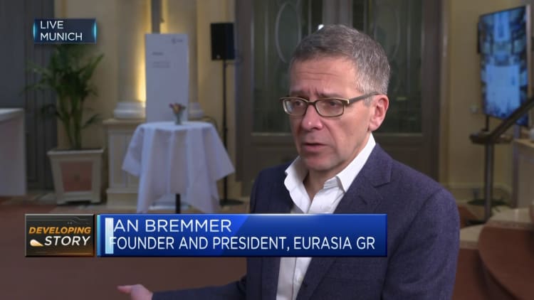 CNBC'nin Eurasia Group başkanı Ian Bremmer ile yaptığı röportajın tamamını izleyin