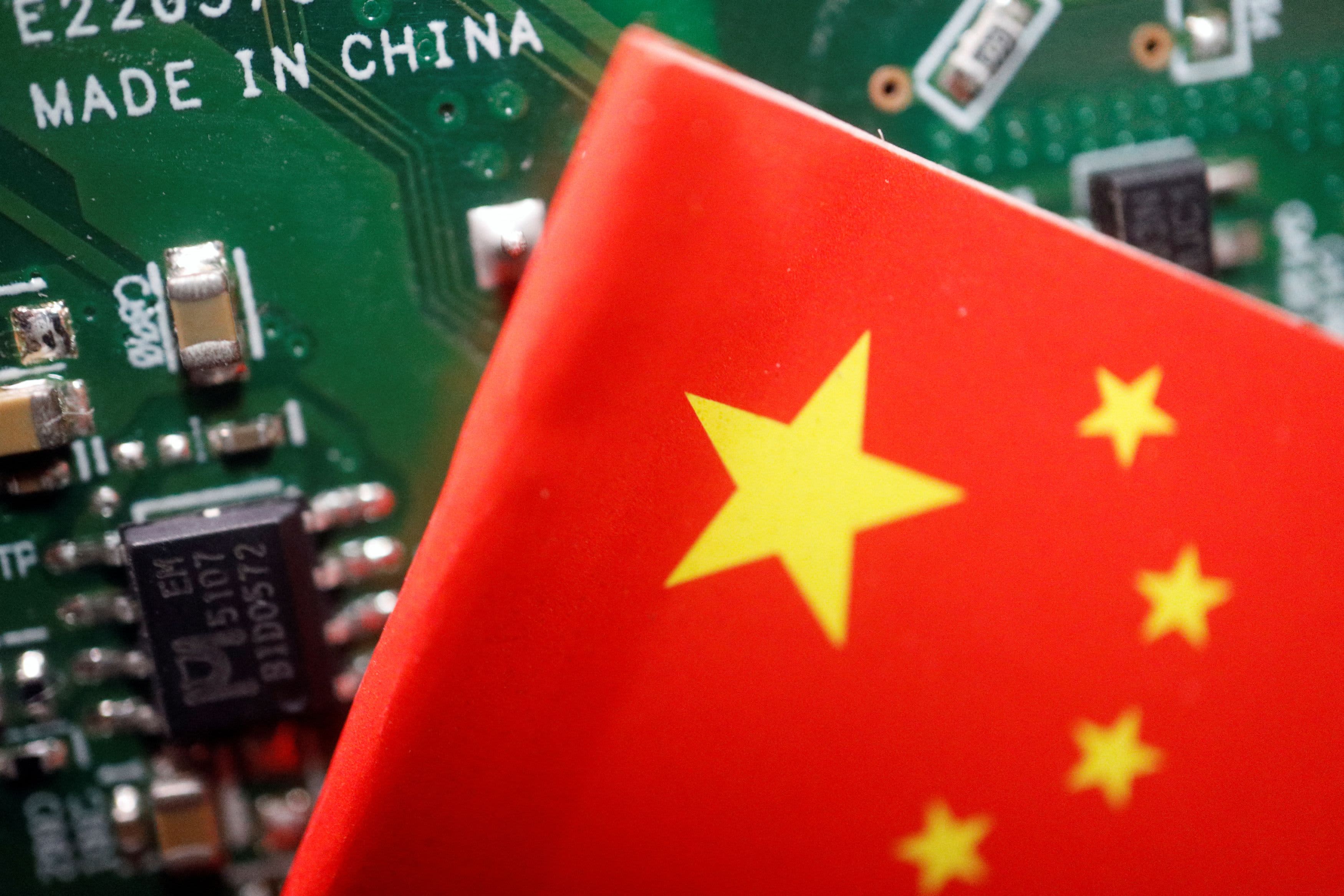 ويقول المحللون إن الصين قد تواجه المزيد من القيود على الرقائق في عام 2024