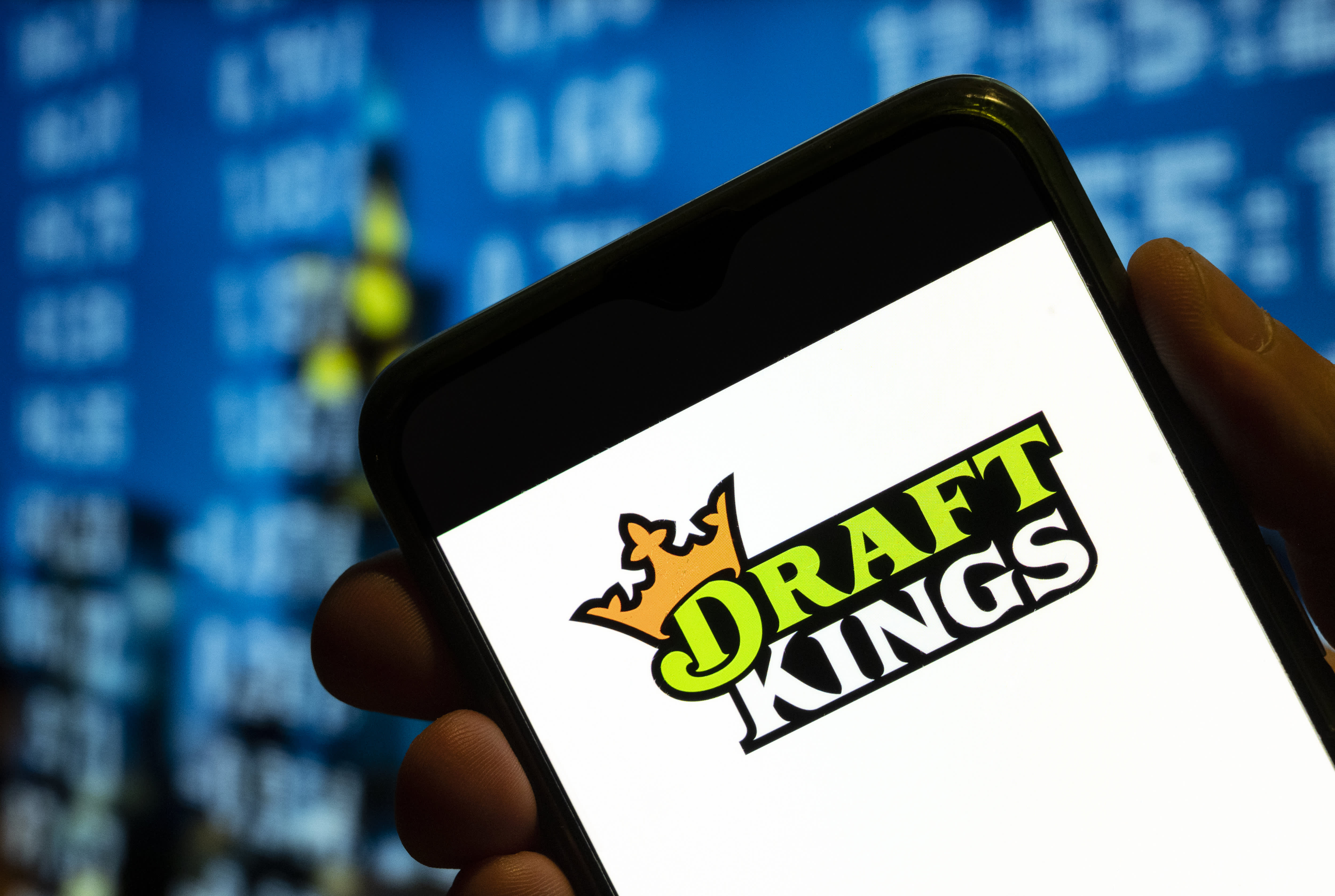 DraftKings falls 10% on new threat for sports gambling market share from ESPN-Penn partnership