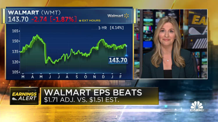 Walmart tops expectations for holiday quarter results