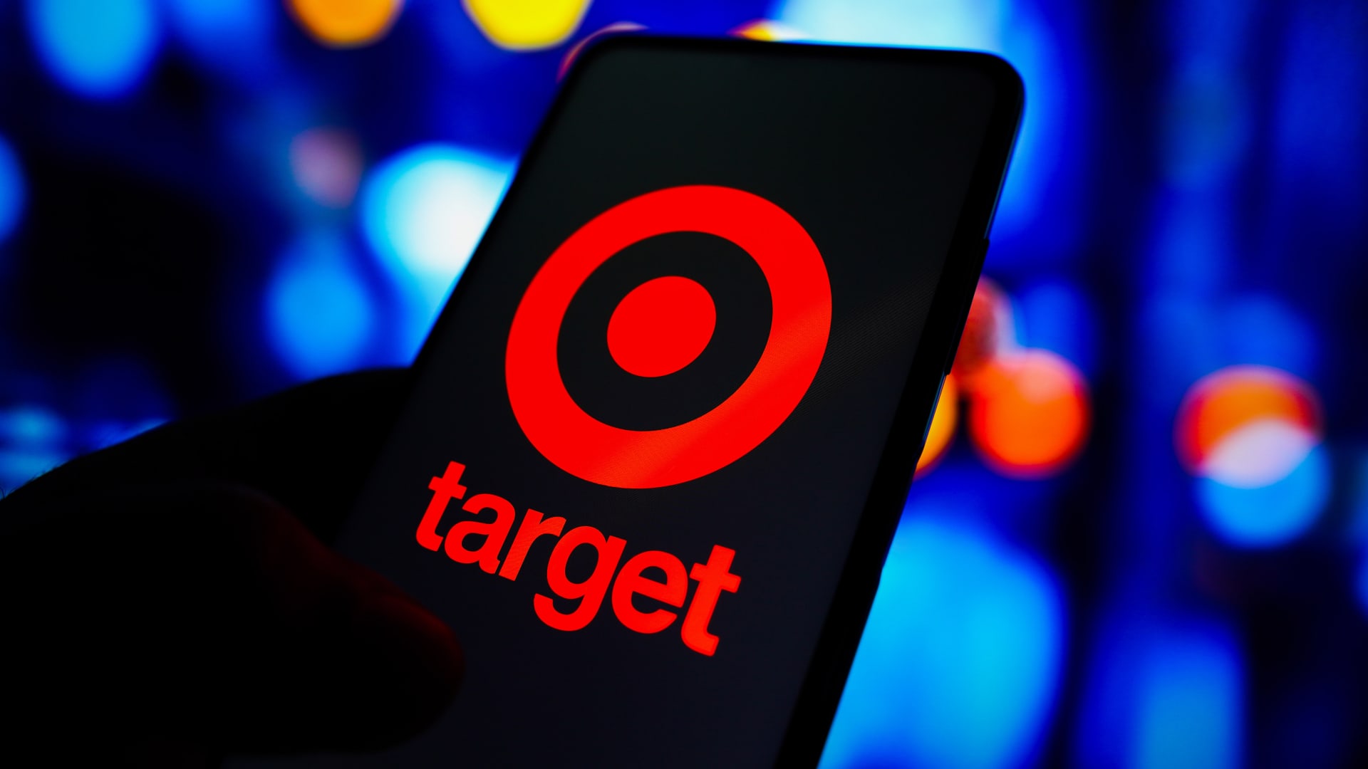 Target bets on e-commerce, invests in delivery hubs