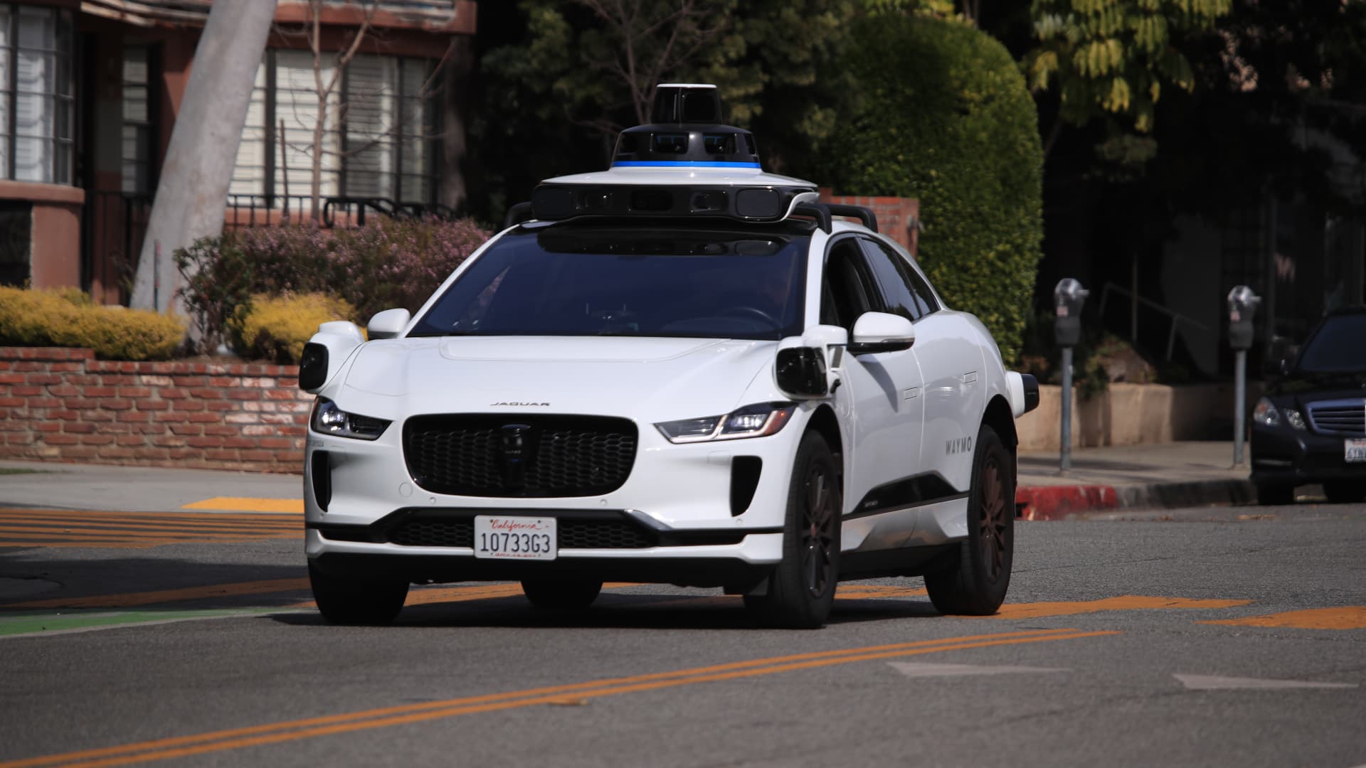 Uber to offer autonomous ride-hailing and delivery services using Waymo’s robotaxis