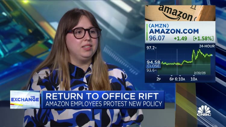 Amazon employees protest against the policy of abrupt return to work