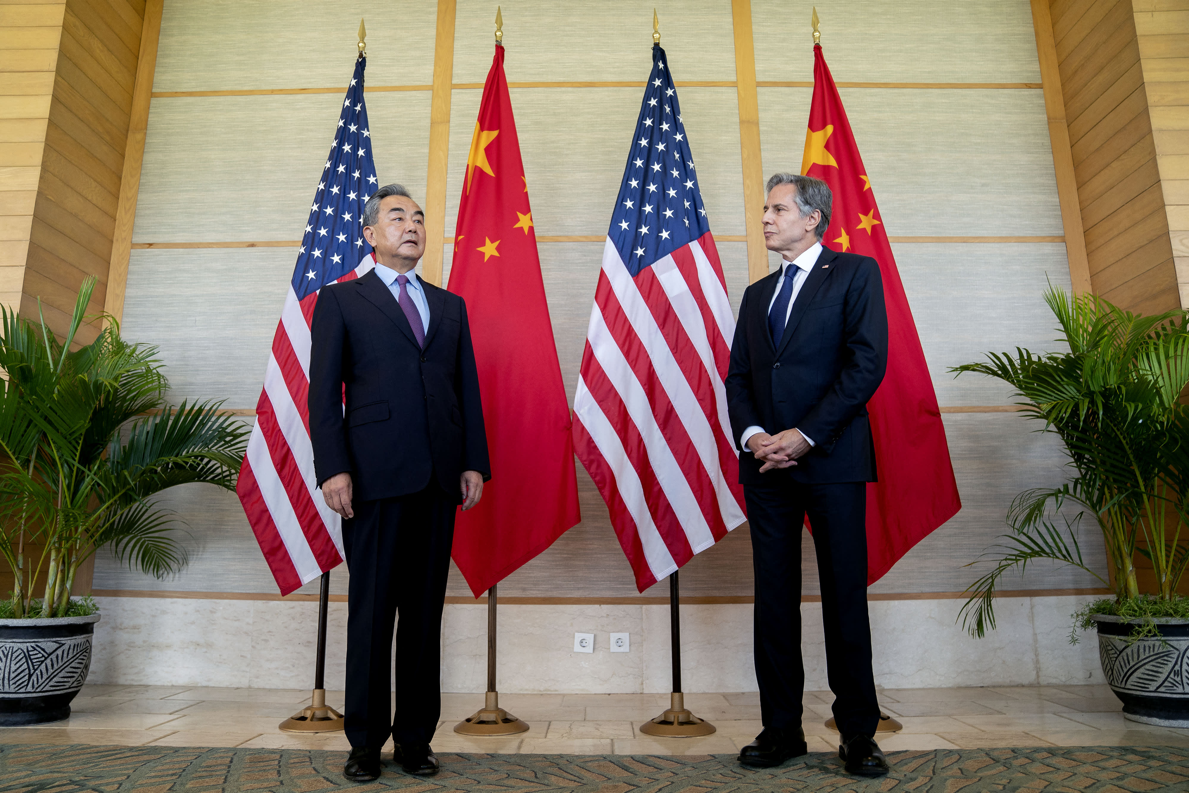 مقارنة بيانات الولايات المتحدة والصين بعد لقاء بلينكين وانغ