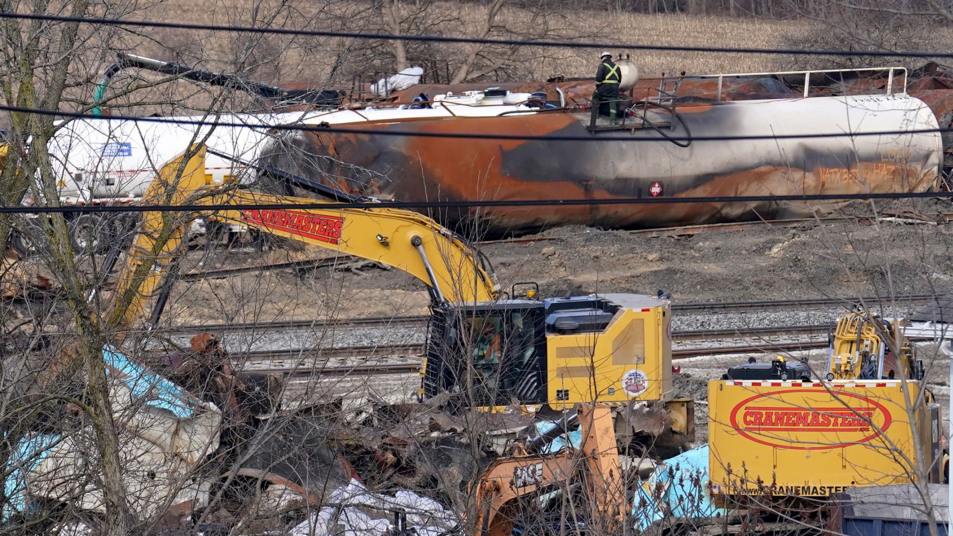 Feds point to overheated wheel bearing in report on Ohio train derailment