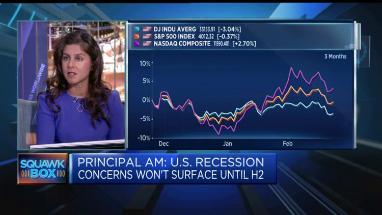 The chief global strategist at Principal Global Investors predicts when the Fed will cut interest rates