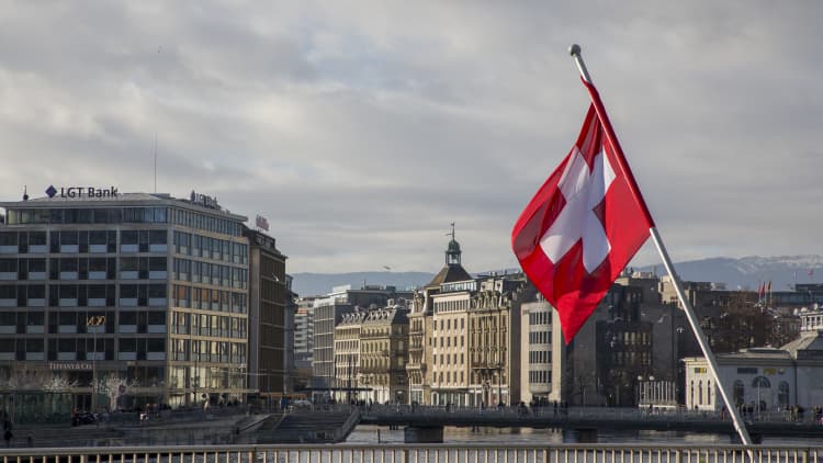 La inflación está golpeando países de todo el mundo.  pero no Suiza