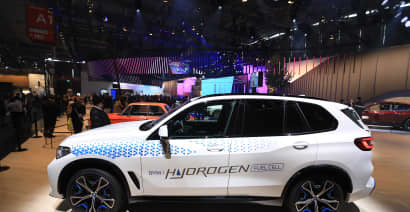 BMW launches pilot fleet of hydrogen cars that use fuel cells from Toyota