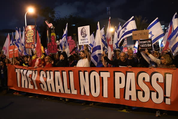 Netanjahu elleni tiltakozások, kockázatok a gazdaságra nézve