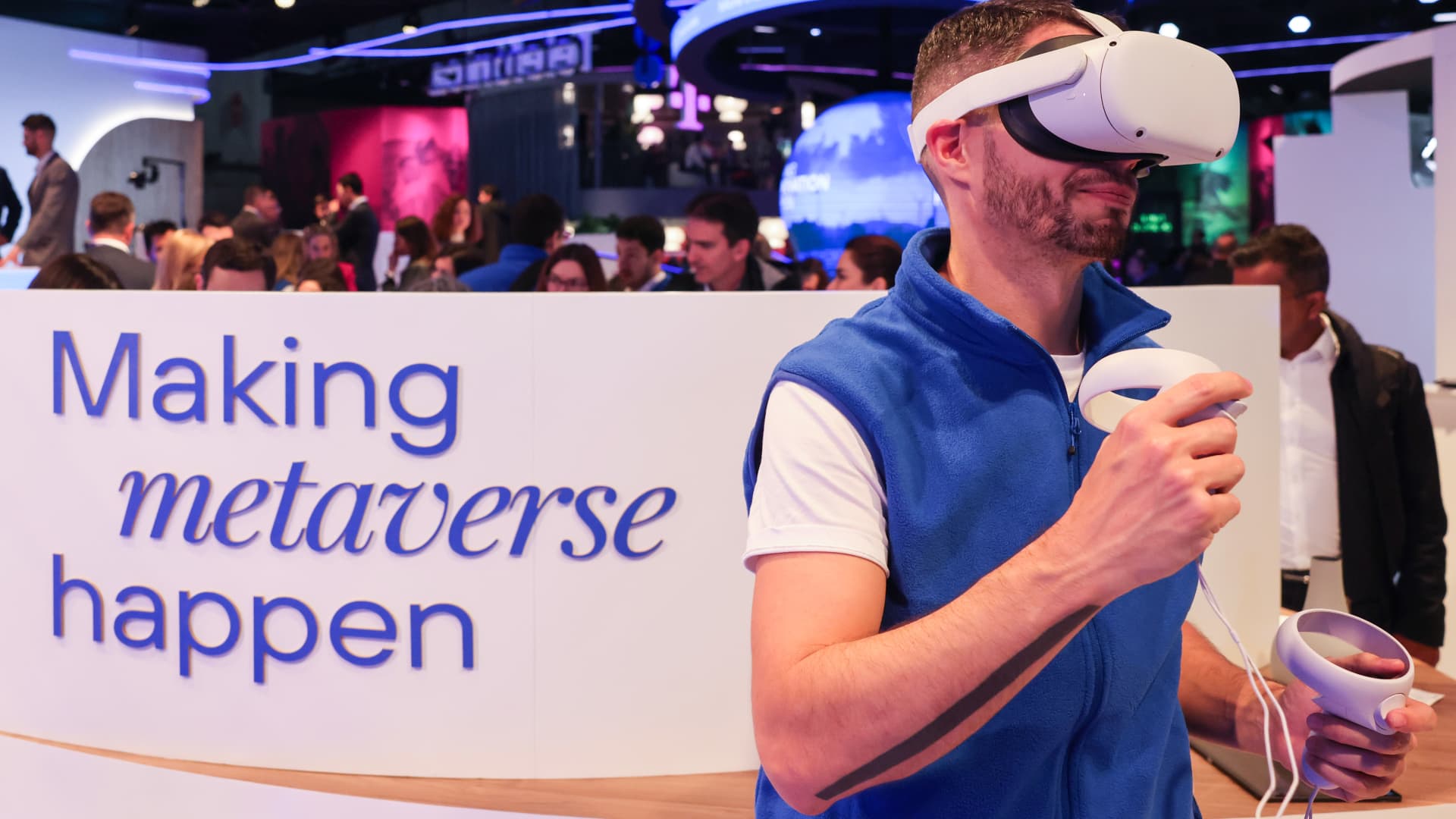 VR market keeps shrinking even as Meta pours billions of dollars a quarter into metaverse
