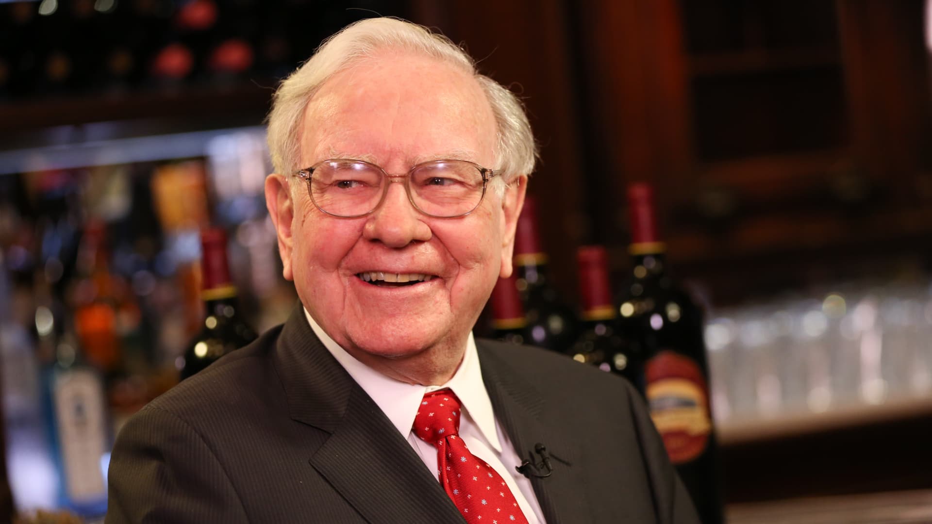 Berkshire Hathaway rises as traders cheer sturdy earnings and Buffett’s near-record income stockpile