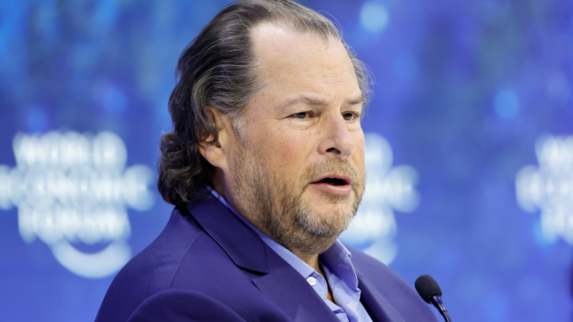 This is the commentary Cramer wants to hear when Salesforce reports - CNBC