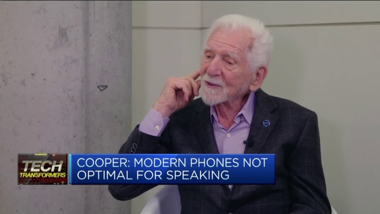 Mobile phone inventor: Modern phones not optimal for talking