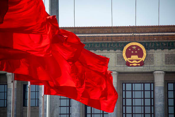 China setzt sein BIP-Ziel für 2023 auf „rund 5 %“.