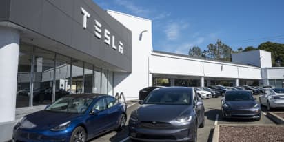 Would-be Tesla buyers snub company as Musk's reputation dips