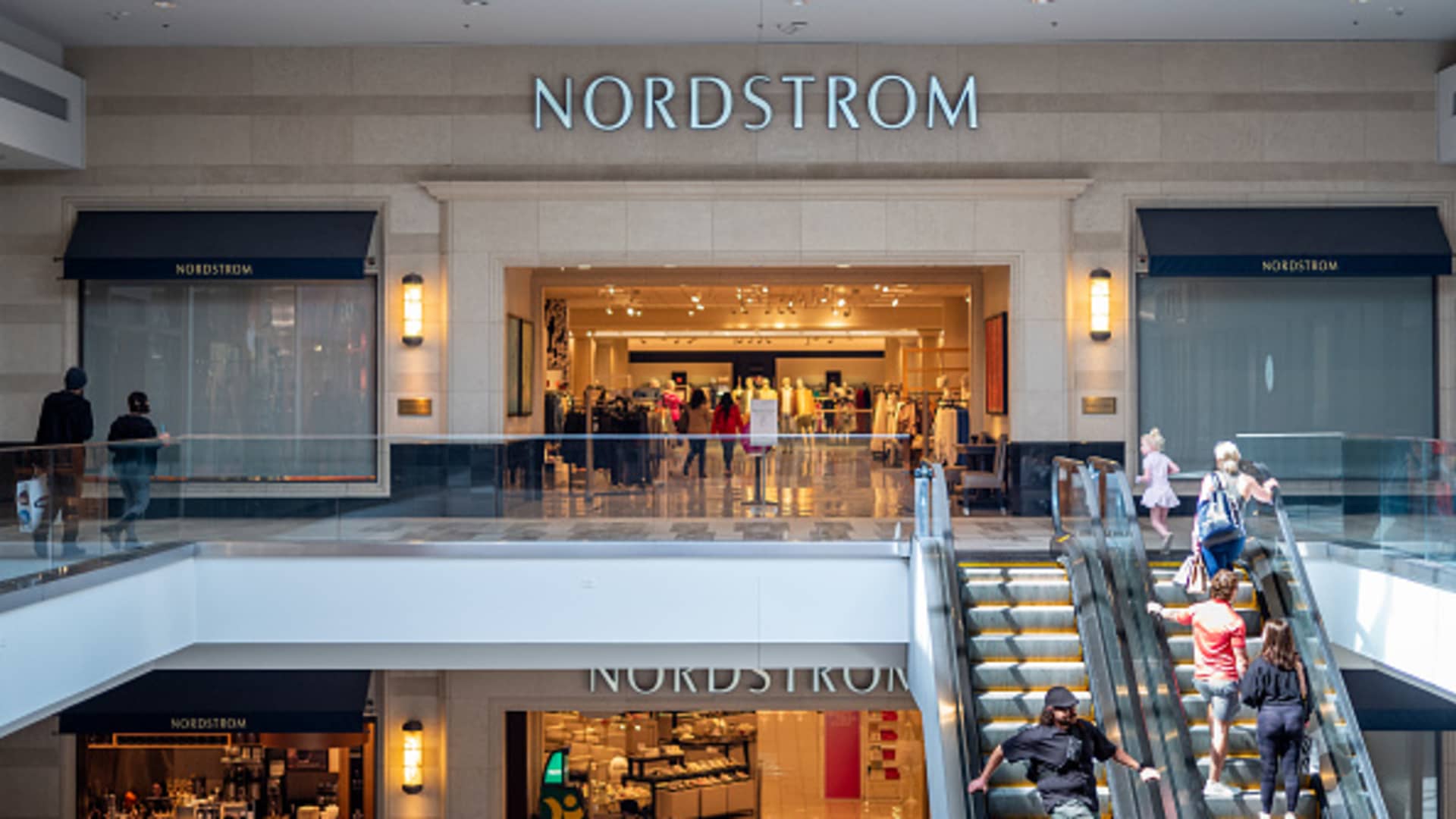 Nordstrom tops Wall Street’s first-quarter sales expectations, even as shoppers spend less