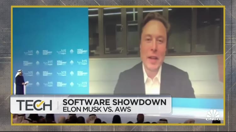 CNBC's Deirdre Bosa reports on a software showdown between Elon Musk and AWS