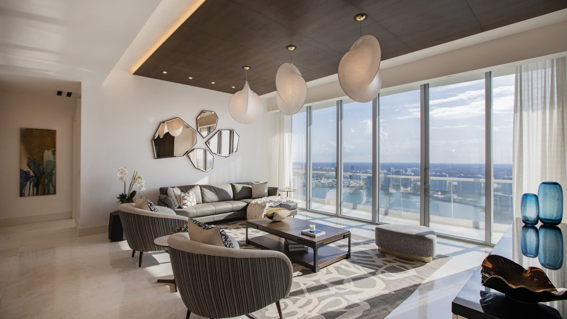 The family room and adjacent balcony that overloooks the Intracoastal Waterway.
