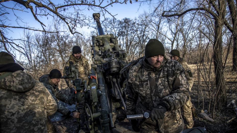 Ukrainian servicemen load an artillery cannon as they target Russian positions in the front line nearby Bakhmut in Donbas, Ukraine, on March 5, 2023.
