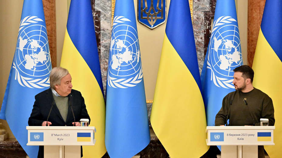 Ukrainian President Volodymyr Zelensky (R) and United Nations' Secretary-General Antonio Guterres (L) give a joint statement following their meeting in Kyiv on March 8, 2023.
