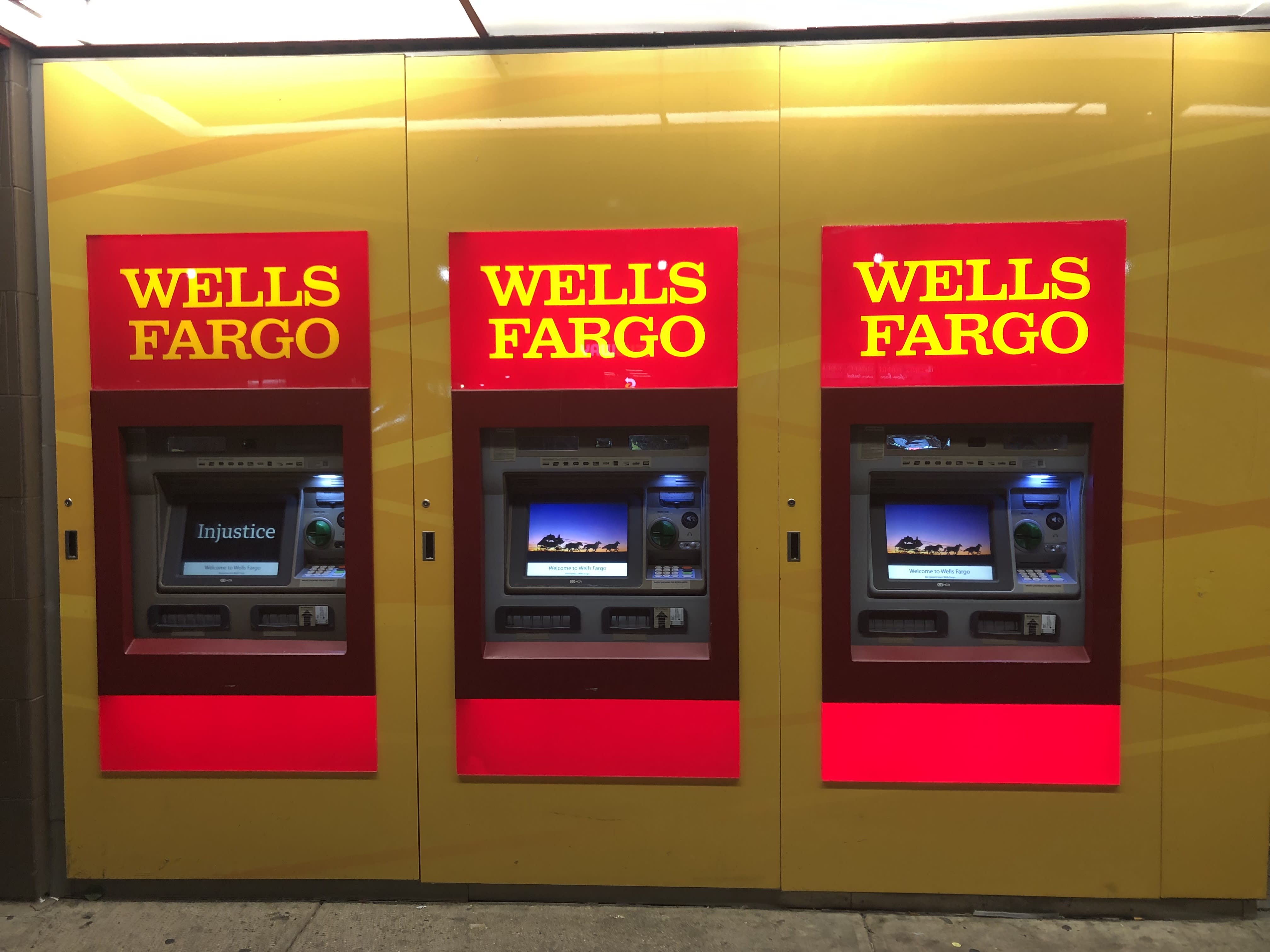 Wells Fargo posts higher fourth-quarter profit, helped by higher interest rates and cost cutting