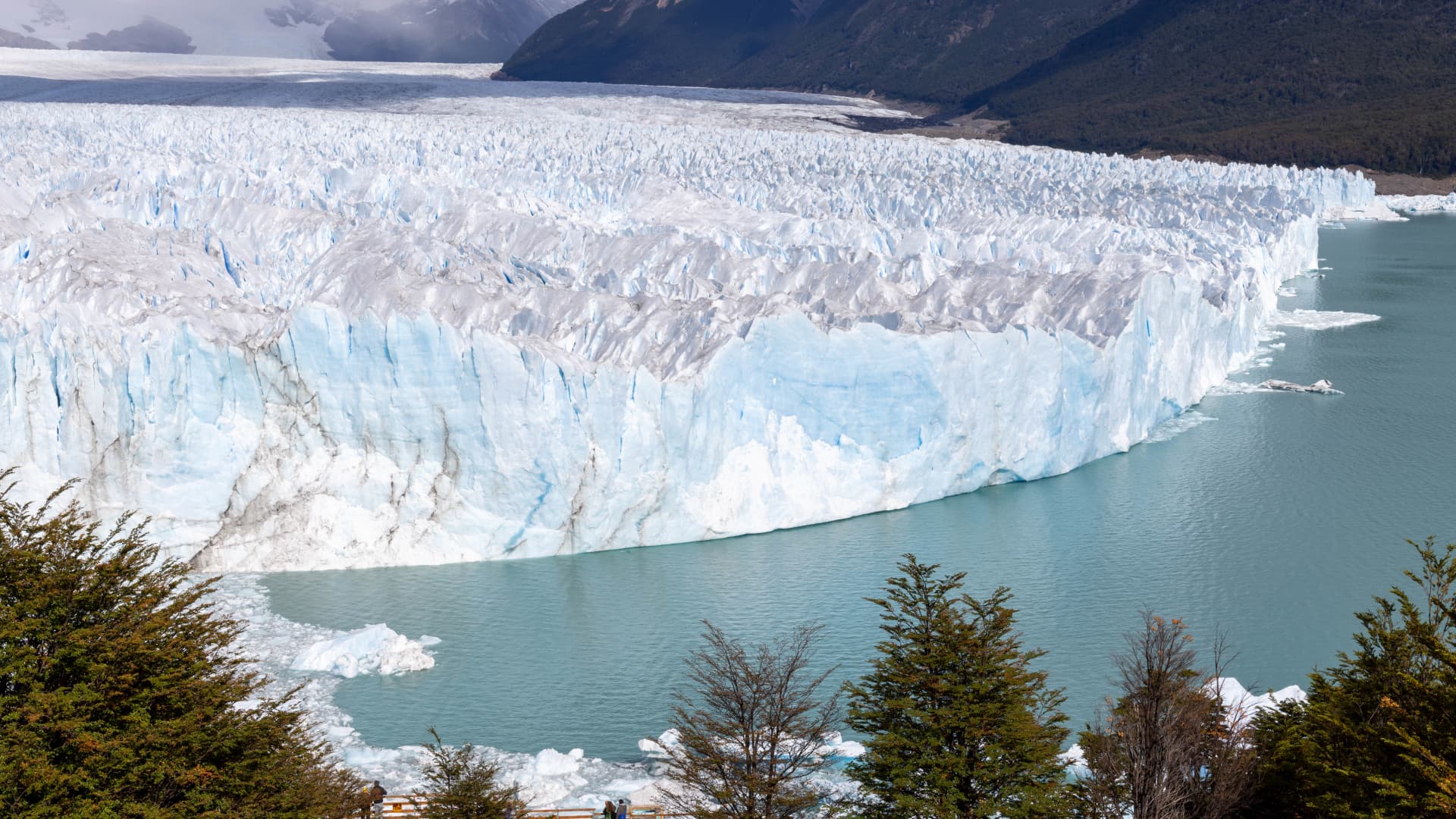 Glaciar Perito Moreno. The glacier, part of the Southern Patagonian Ice Field, is in Argentina's Santa Cruz Province in the southwest.