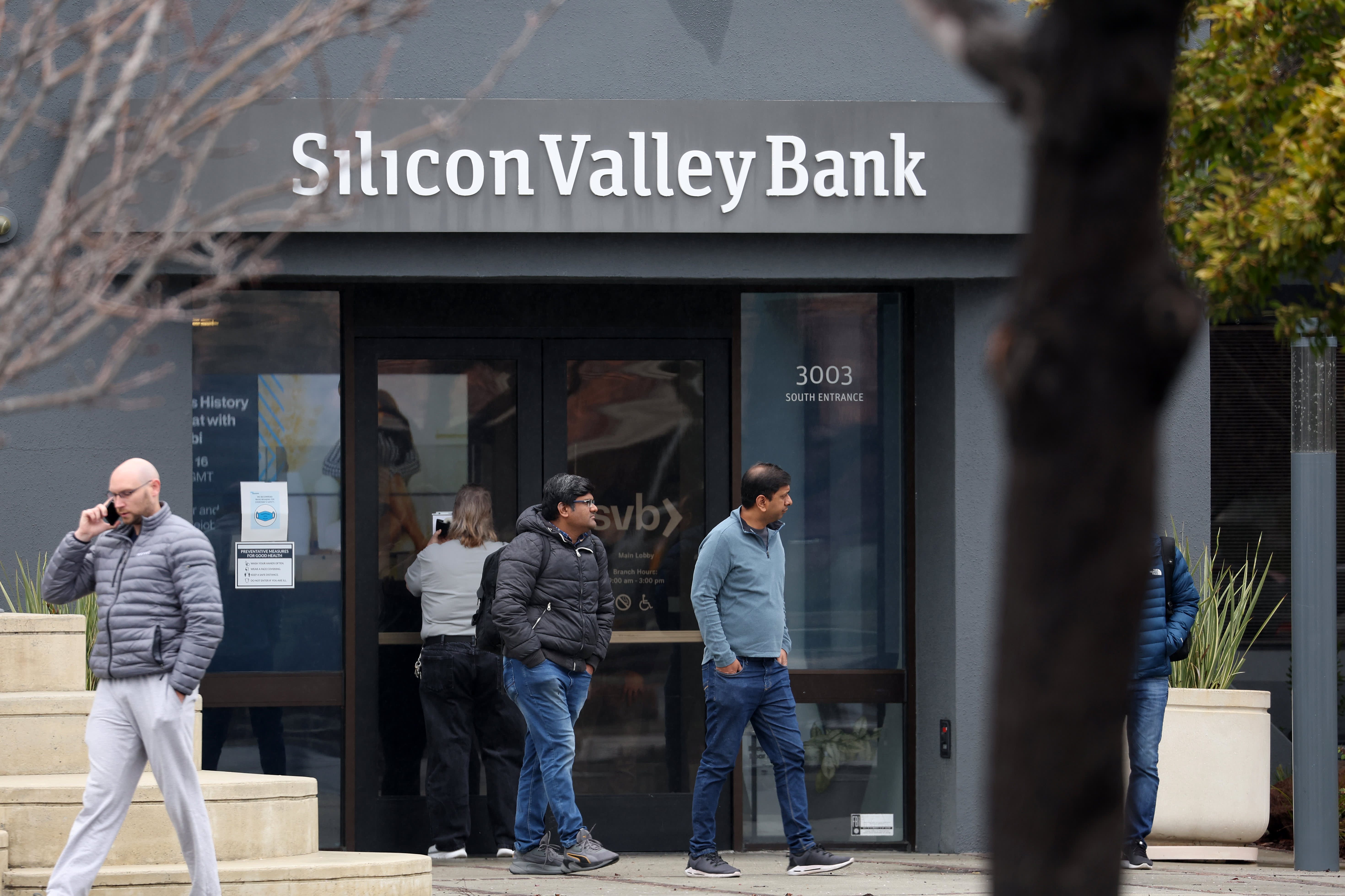 La quiebra del banco de Silicon Valley llevó a los inversores a pedir ayuda al gobierno