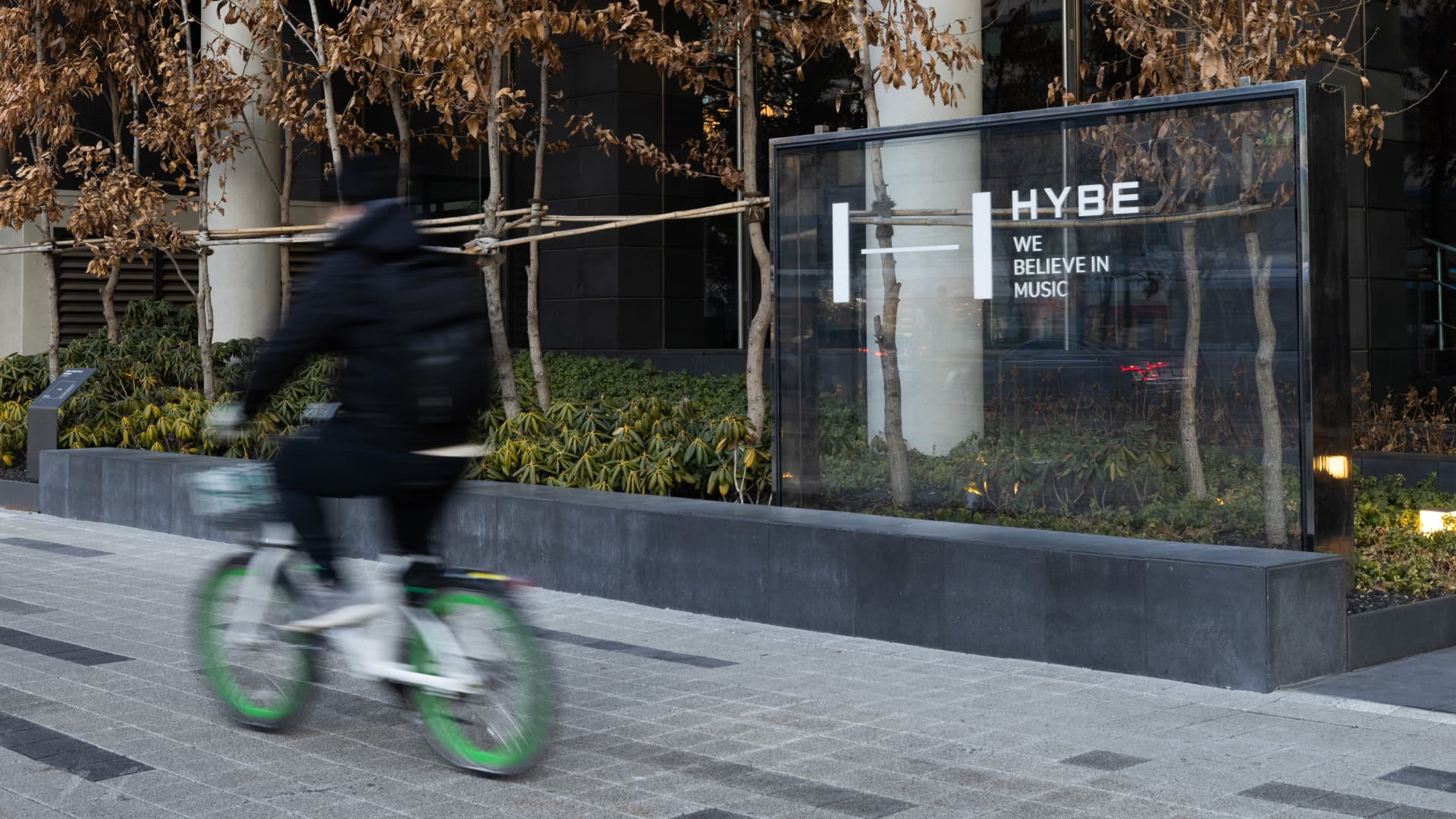 South Korea’s biggest K-pop agency Hybe accuses sublabel executives of breach of rely on