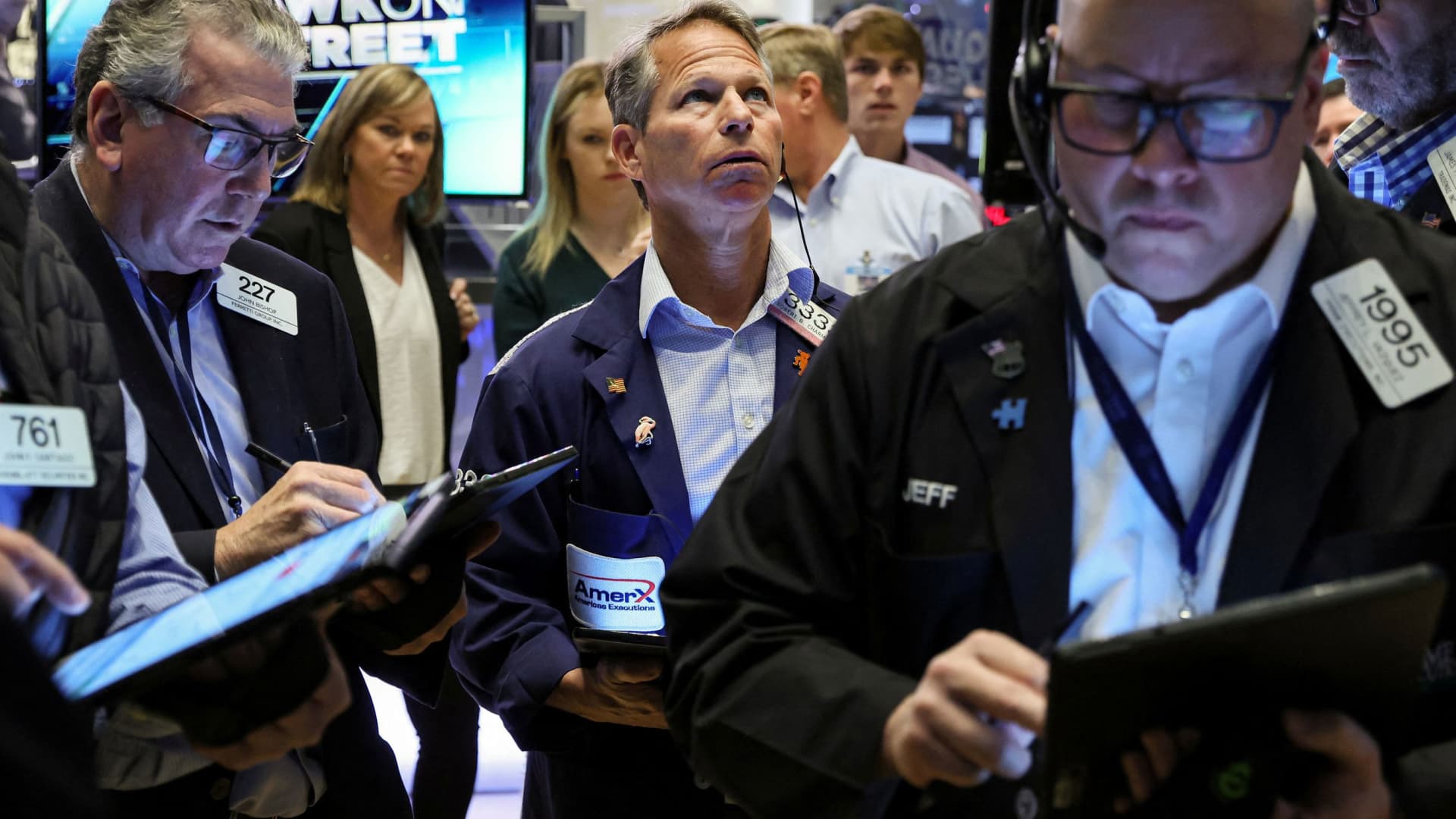 Dow drops 500 factors on a spreading financial institution disaster, S&P 500 briefly turns unfavorable for 12 months: Stay updates