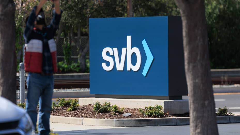 Una vista de la sede del Silicon Valley Bank en Santa Clara, CA, después de que el gobierno federal interviniera en el colapso del banco, el 13 de marzo de 2023.