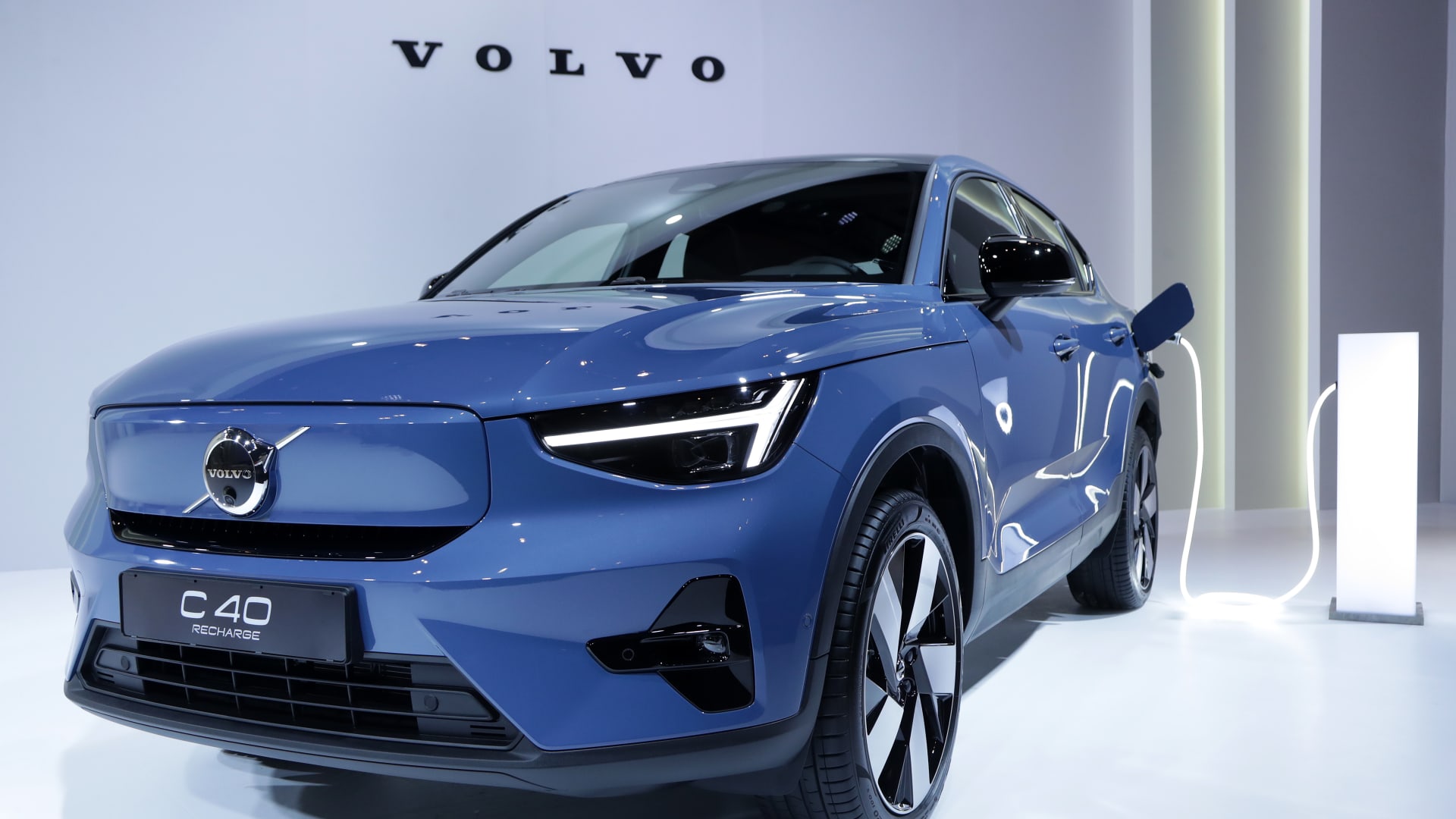 Volvo-Aktien steigen bei steigenden Umsätzen um 20 % und planen, die Finanzierung von Polestar einzustellen
