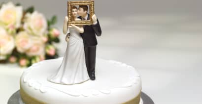 Borrow for your wedding and 'have a boxed macaroni-and-cheese marriage' — Expert