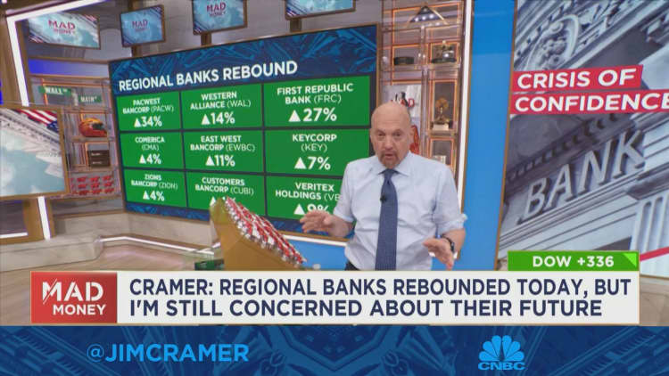 A lack of confidence is behind the run on regional banks, says Cramer