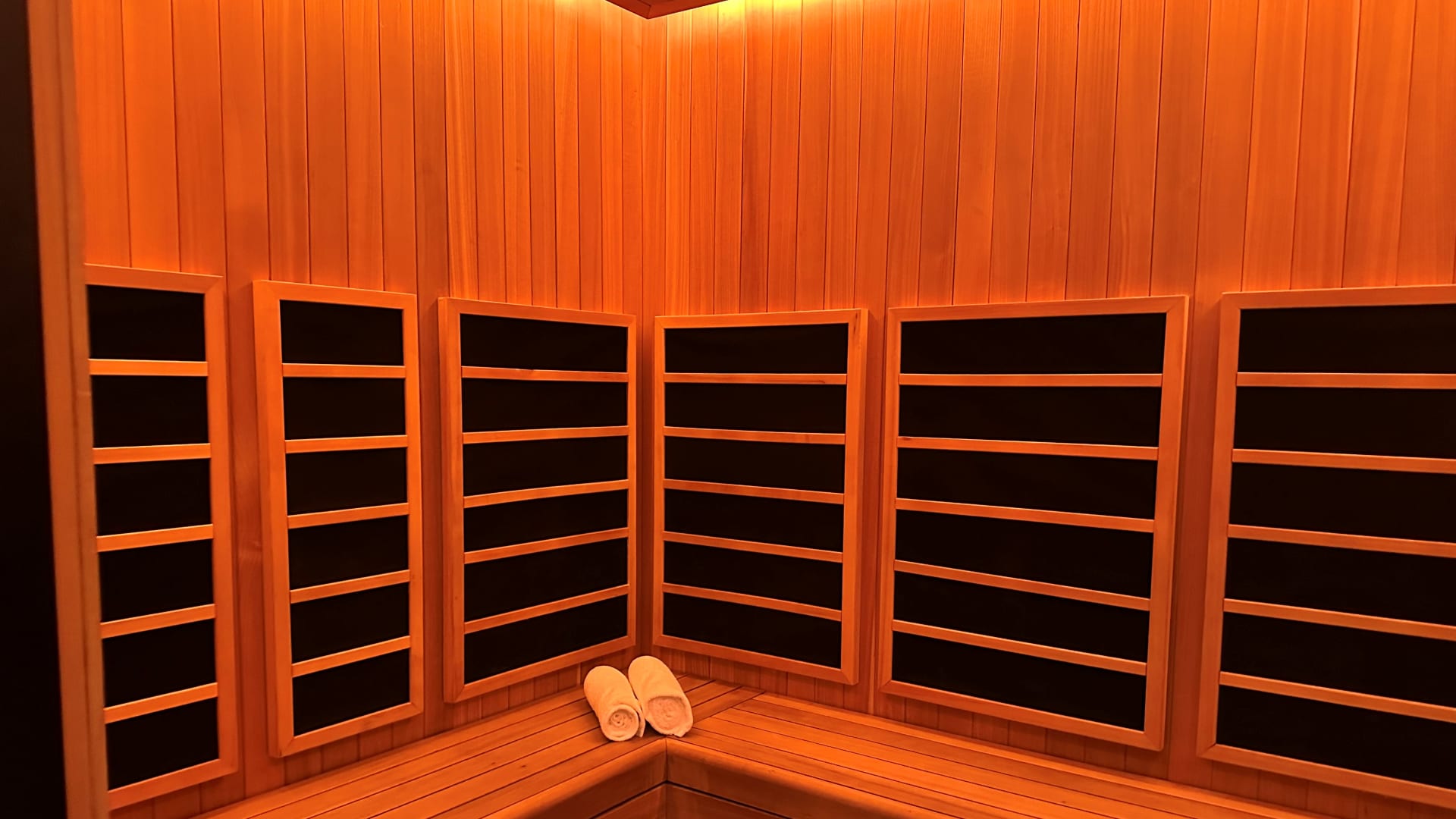 The infrared sauna aims to reduce inflammation and remove toxins from the body.