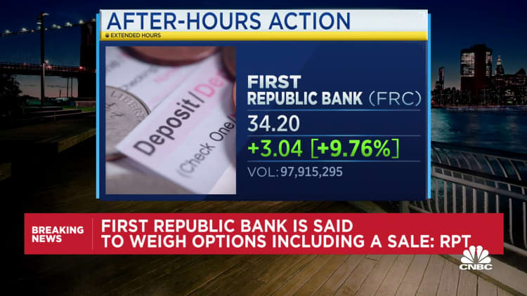 Bloomberg reports First Republic Bank is weighing options, including a sale