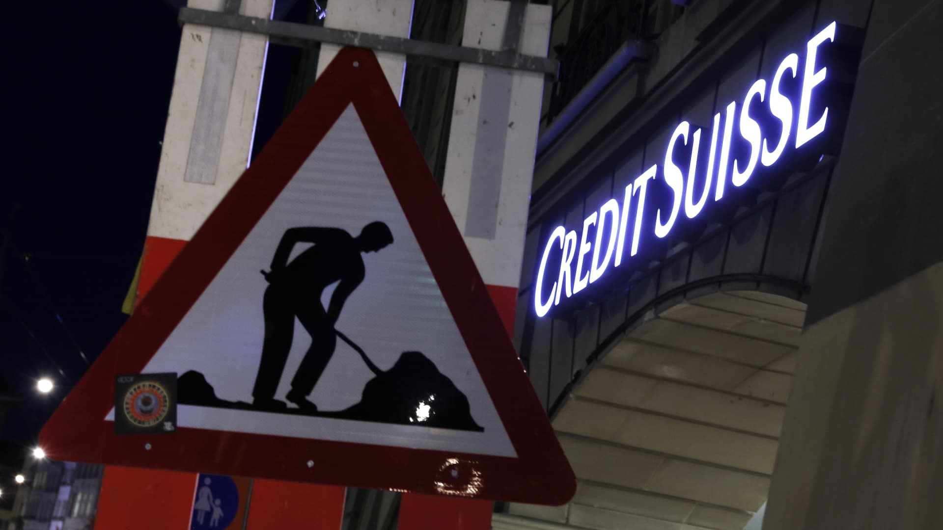 Credit Suisse sheds another 5% as traders digest emergency liquidity