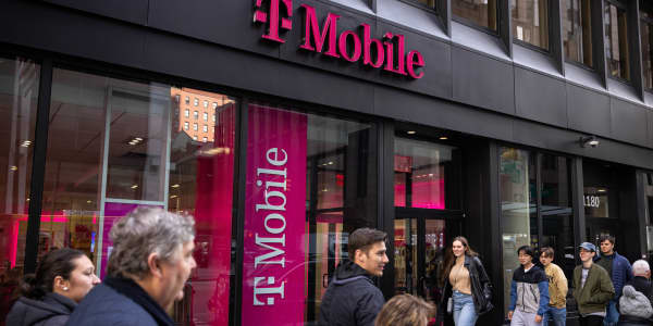 Wolfe says T-Mobile can rally more than 25% following recent selloff