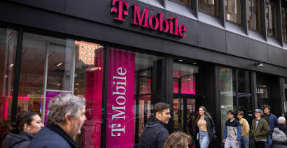 T-Mobile sued after employee stole nude images from customer phone