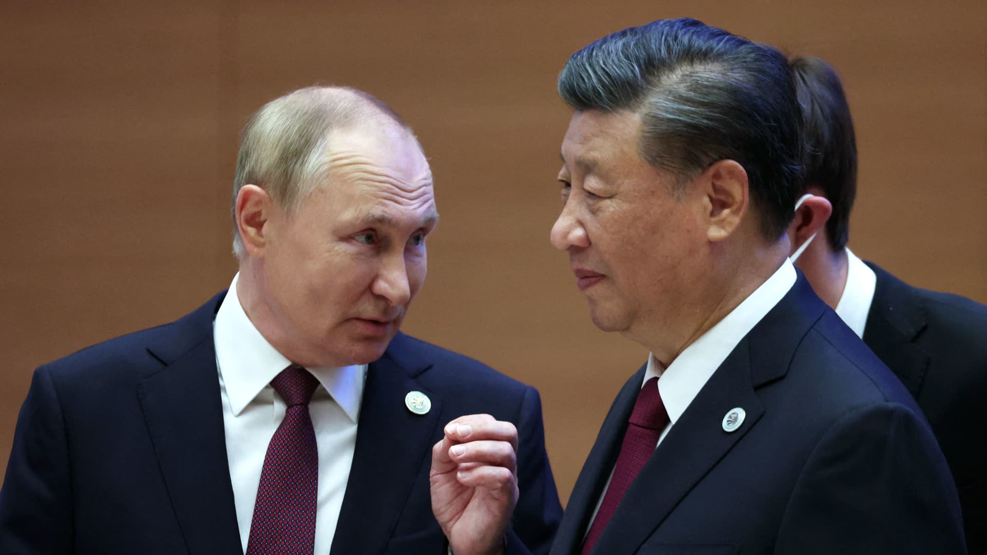 Russian President Vladimir Putin speaks to China's President Xi Jinping during the Shanghai Cooperation Organization leaders' summit in Samarkand on Sept. 16, 2022.