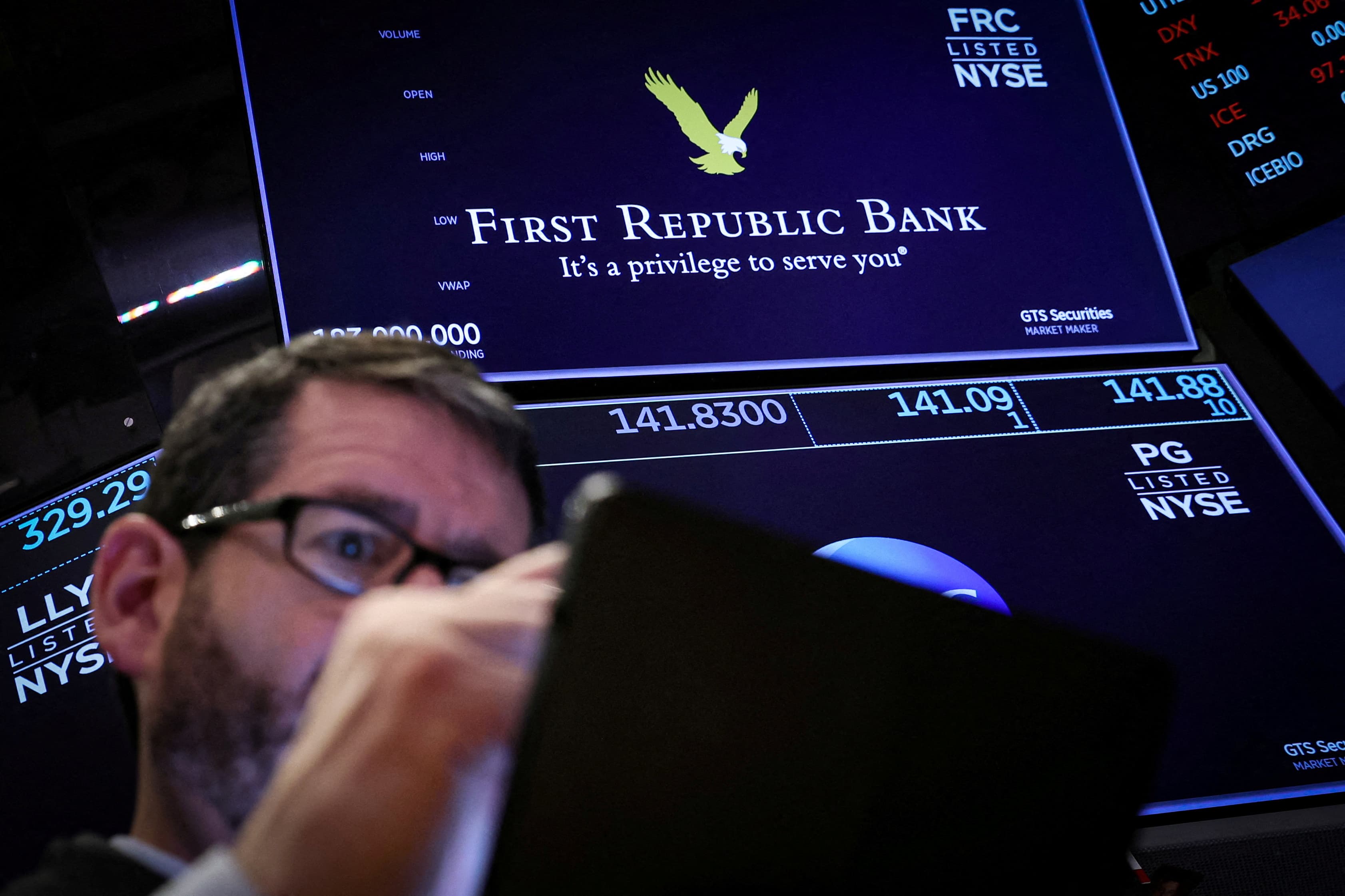 Qué significan los resultados de First Republic para el comercio bancario regional, según Wall Street