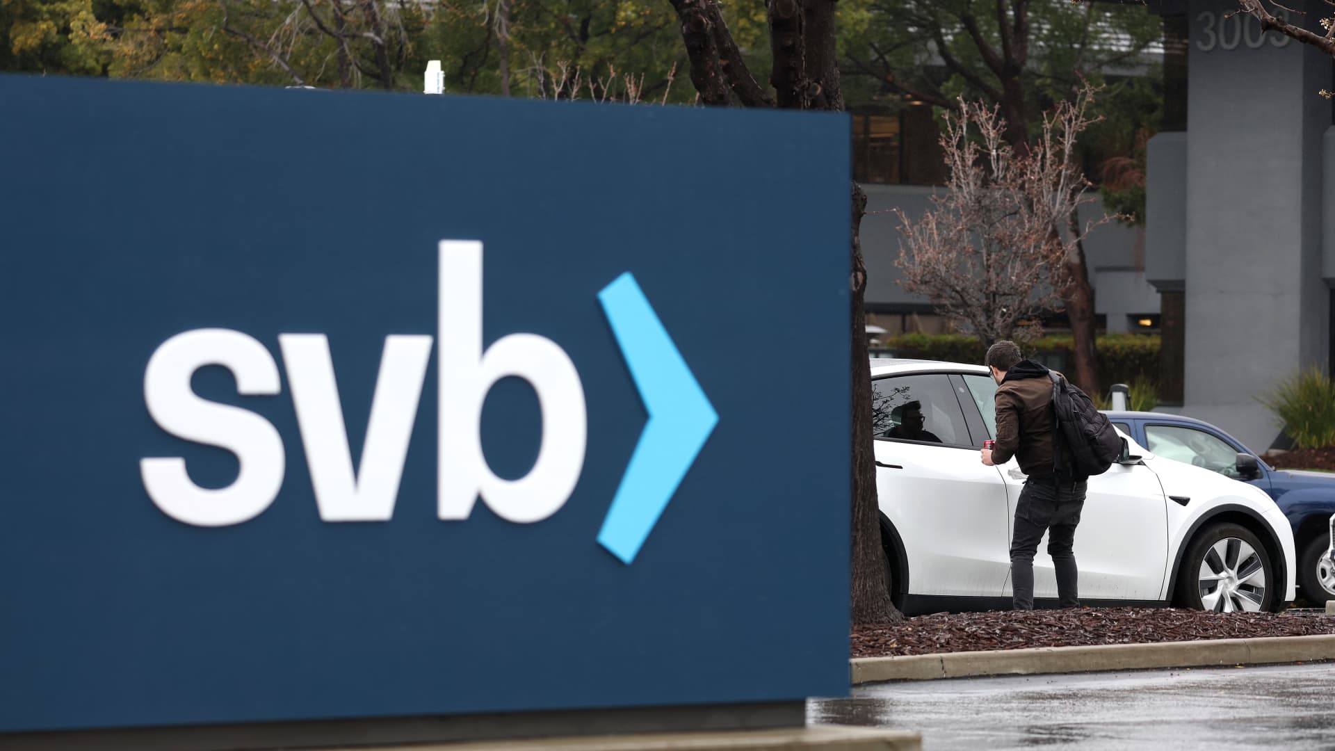 FDIC to relaunch sale of Silicon Valley Bank, moves toward