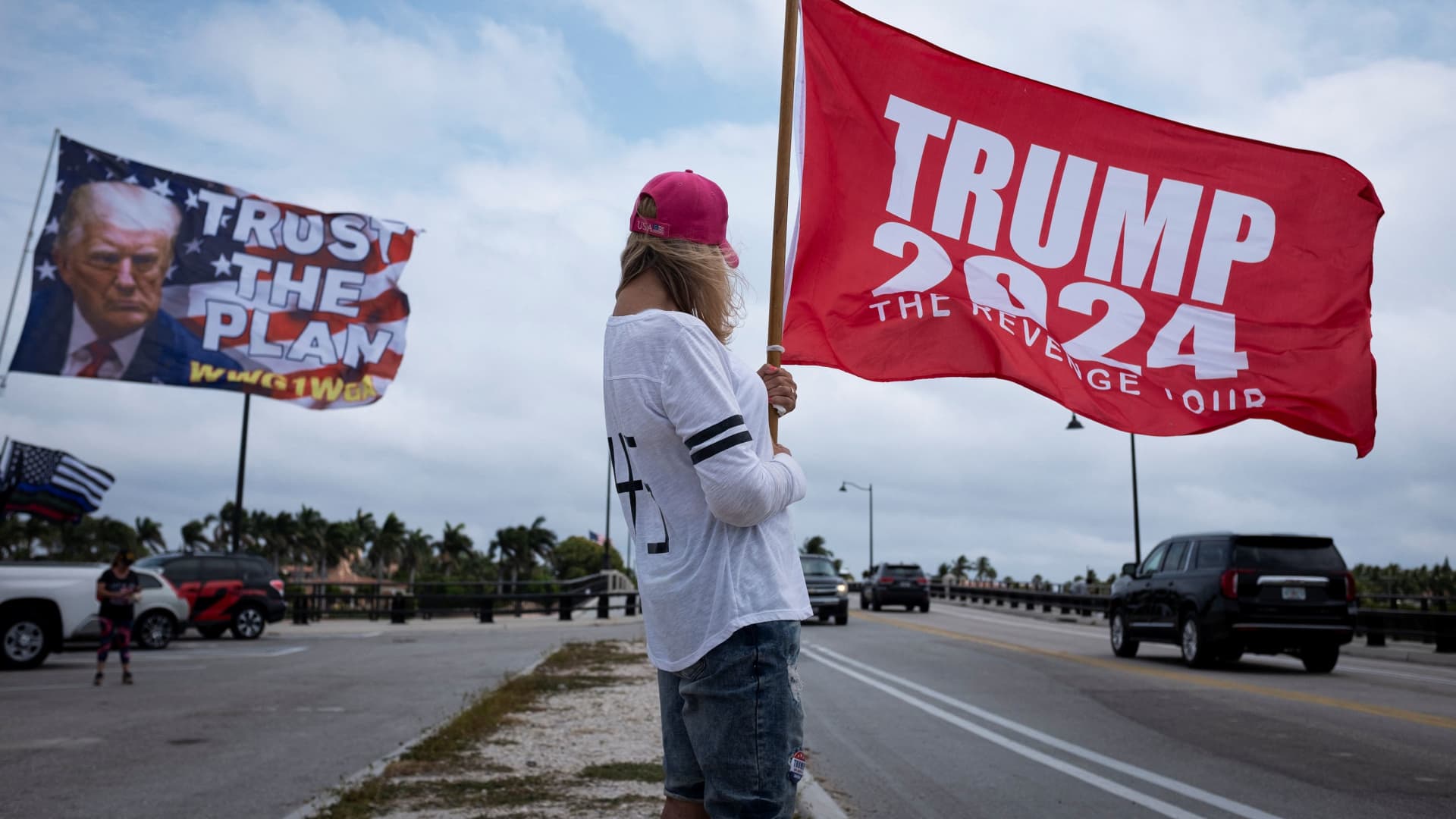 Supporters of former U.S. President Donald Trump gather outside his Mar-a-Lago resort after he posted a message on his Truth Social account saying that he expects to be arrested on Tuesday, and called on his supporters to protest, in Palm Beach, Florida, U.S. March 19, 2023. 